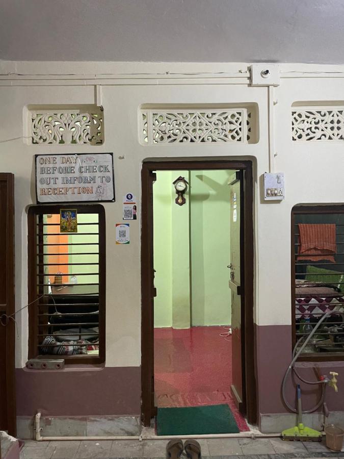Indra Paying Guest House Варанаси Экстерьер фото